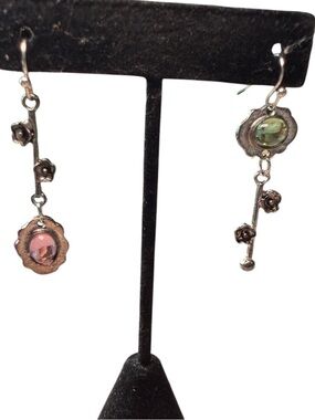 3/$20 NWT Vintage-Style Floral Drop Earrings‎ with Pink and Green Stones